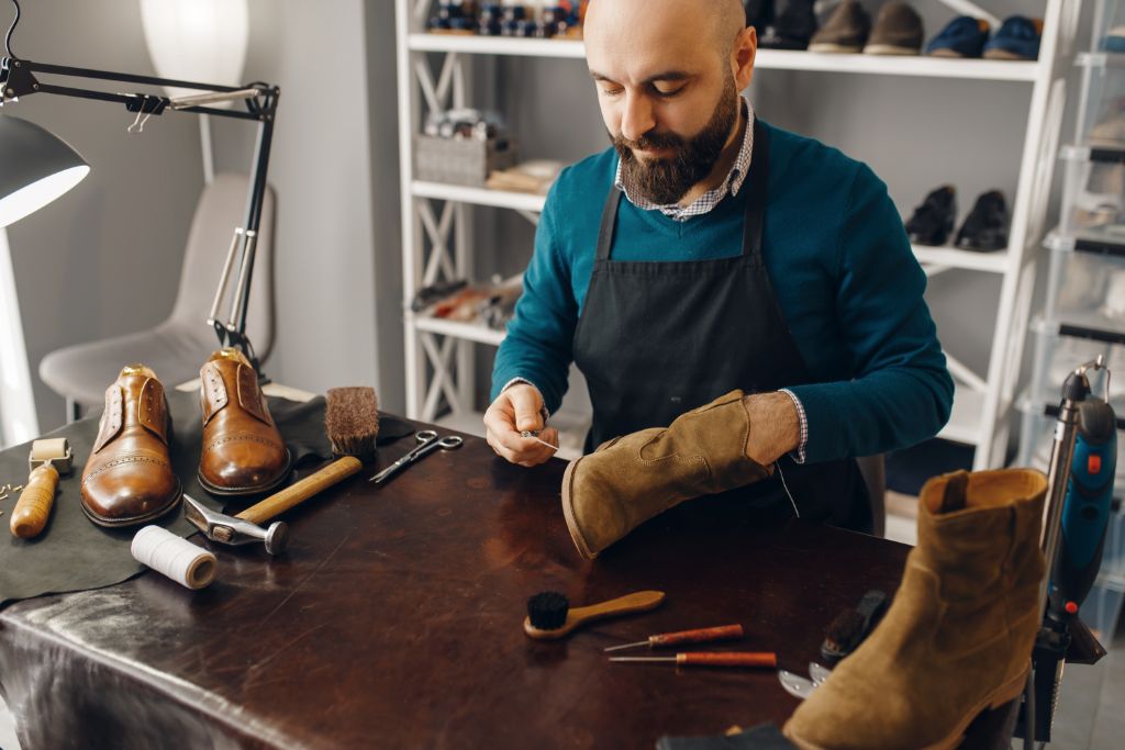 Doublures déchirées ? Réparation facile pour des chaussures comme neuves