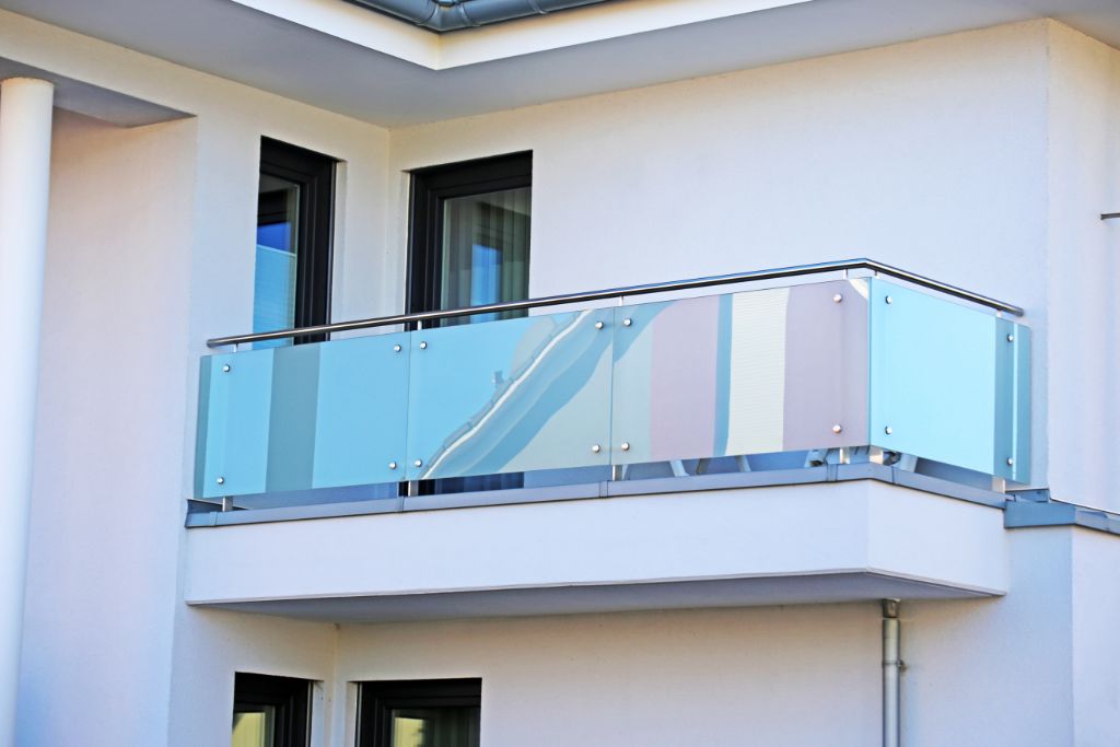Installation d'un garde-corps en verre : combien ça coûte ?
