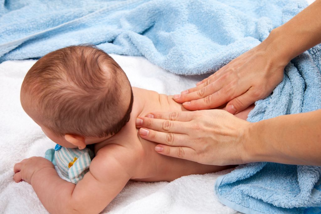 Les bienfaits du massage pour le développement et le bien-être de l'enfant