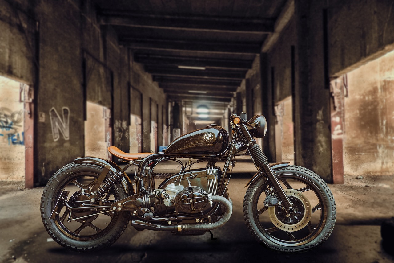 découvrez l'univers fascinant des motos : de la puissance des moteurs à la liberté de la route. que vous soyez un passionné ou un novice, plongez dans l'actualité, les conseils d'entretien et les conseils d'achat pour trouver la moto de vos rêves.